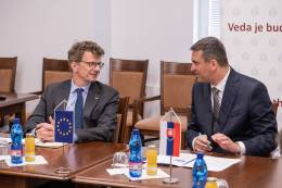 Francúzsky veľvyslanec a predseda SAV rokovali o...