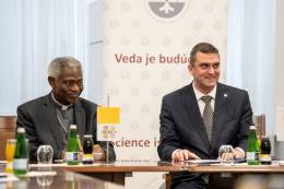 Predseda SAV Dr. Martin Venhart prijal J. E. kardinála...