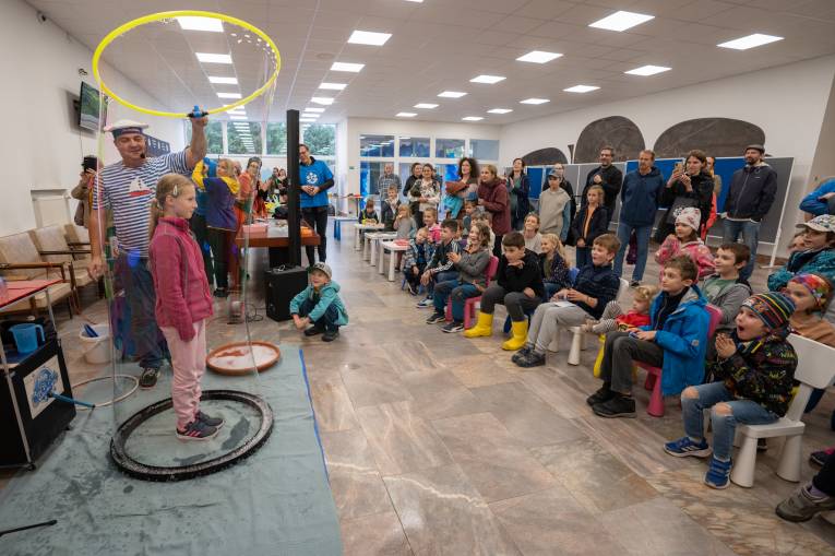 Atraktívnou časťou programu pre malých i veľkých bolo vystúpenie Mr. Bubble plné bublín aj nadživotnej veľkosti