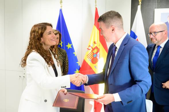 Španielsko a Slovensko podpísali dohodu o posilnení spolupráce  na projekte Európskeho slnečného...